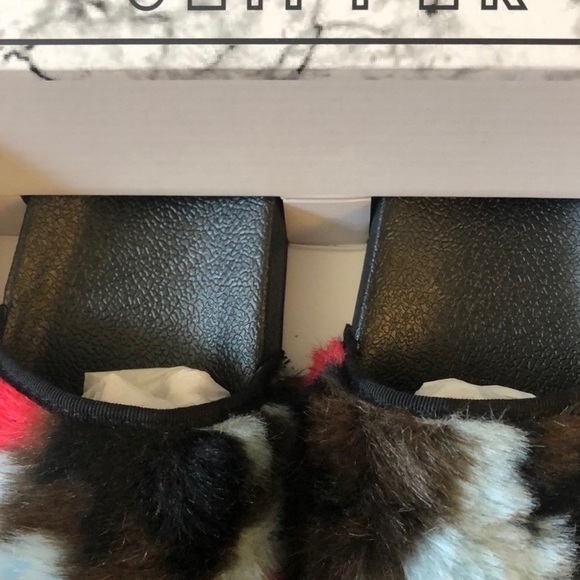 Women’s faux fur slippers/pool slides various sizes - Picture 3 of 3